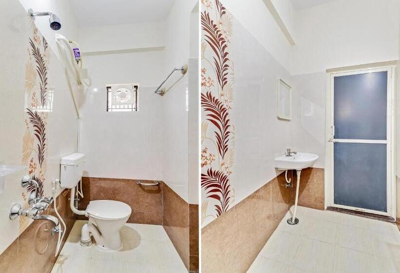 فندق Oyo 49598 Adyah Comforts