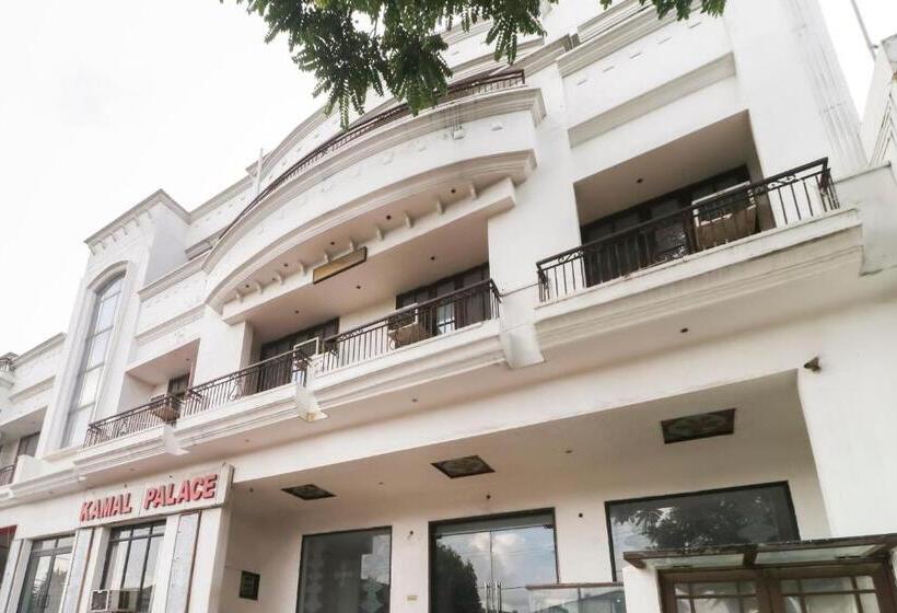 Отель Oyo 61138  Kamal Palace