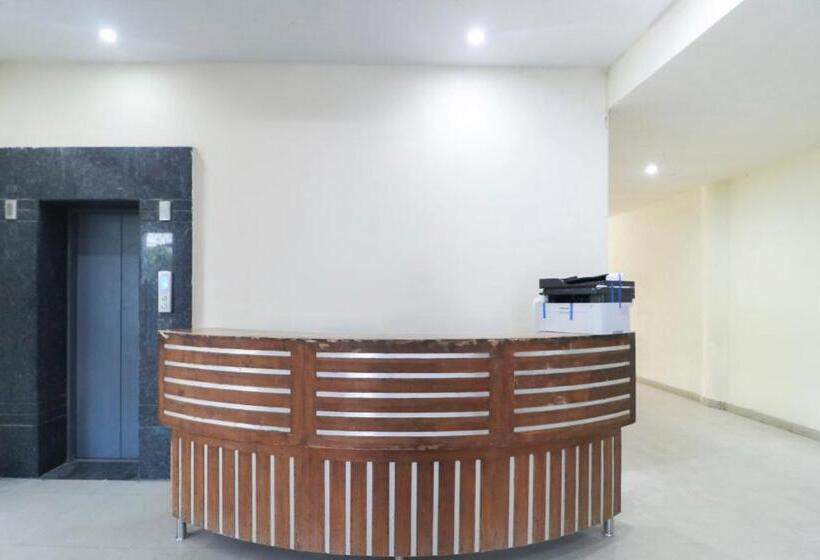 Отель Oyo 61138  Kamal Palace