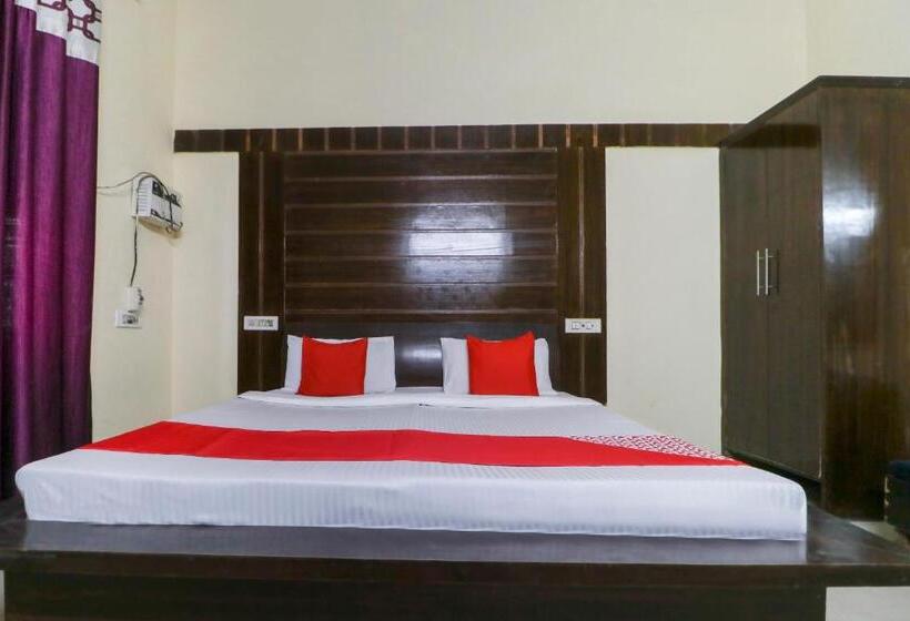 Отель Oyo 61138  Kamal Palace