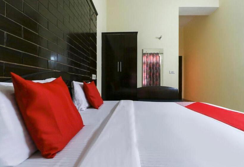 Отель Oyo 61138  Kamal Palace