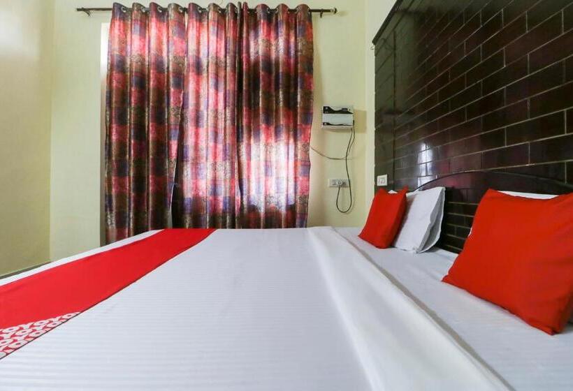 Отель Oyo 61138  Kamal Palace