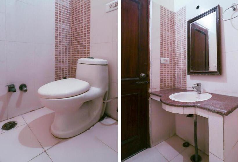 Отель Oyo 61138  Kamal Palace