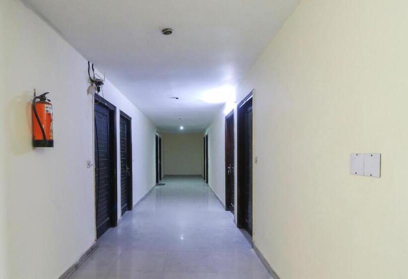 Отель Oyo 61138  Kamal Palace