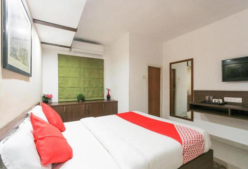 هتل Oyo 70824 Montieth Nest