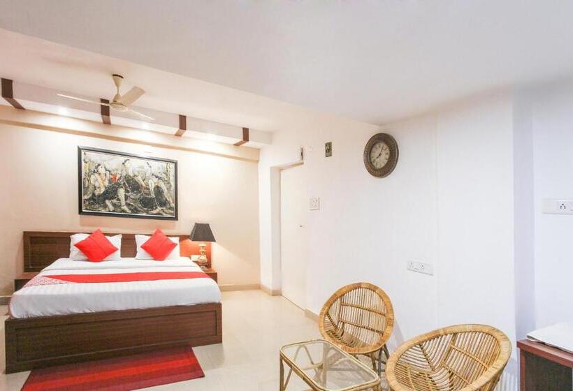 هتل Oyo 70824 Montieth Nest