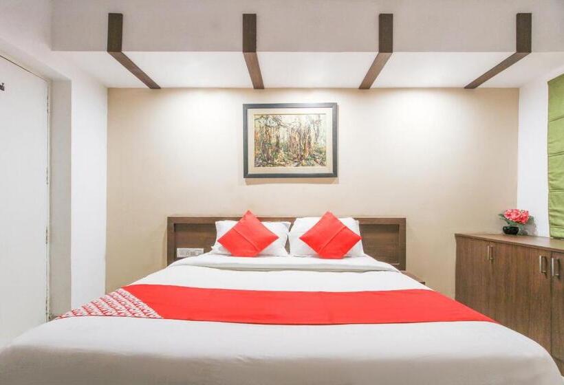 هتل Oyo 70824 Montieth Nest