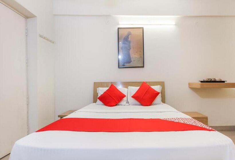 هتل Oyo 70824 Montieth Nest