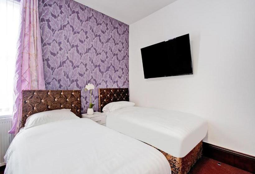 Отель Oyo The Benwell Apartments