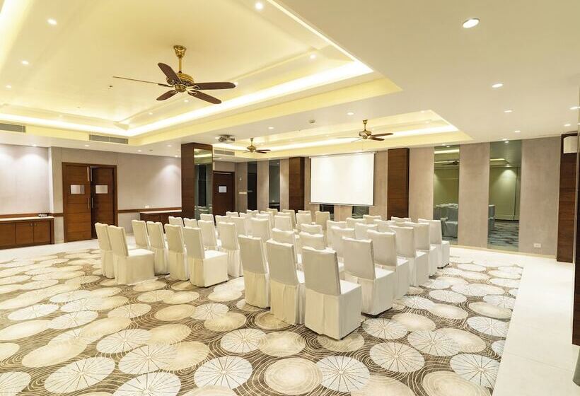 בית מלון כפרי The Rosefinch Sarovar Portico