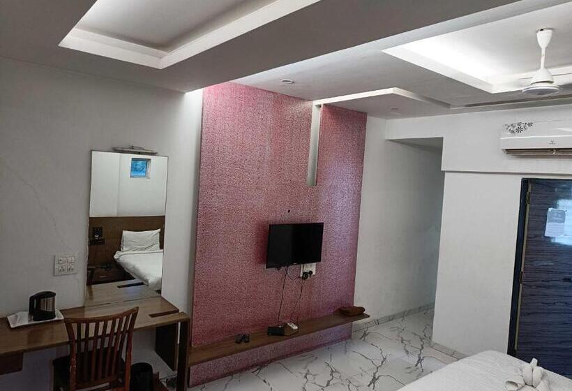 فندق Spot On 44704 Harihar Lodging And Yatri Niwas
