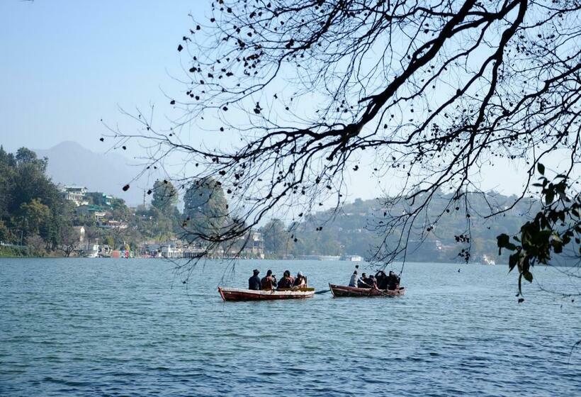 فندق The Rosefinch Sarovar Portico