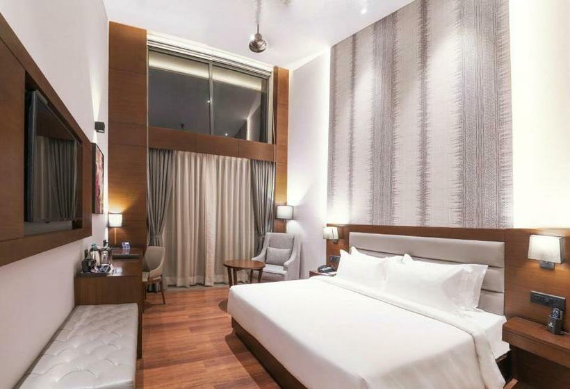 בית מלון כפרי The Rosefinch Sarovar Portico