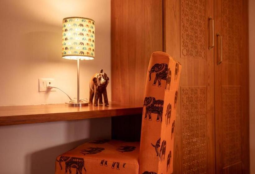 ホテル Tuskers Hill By Poppys Anaikatti