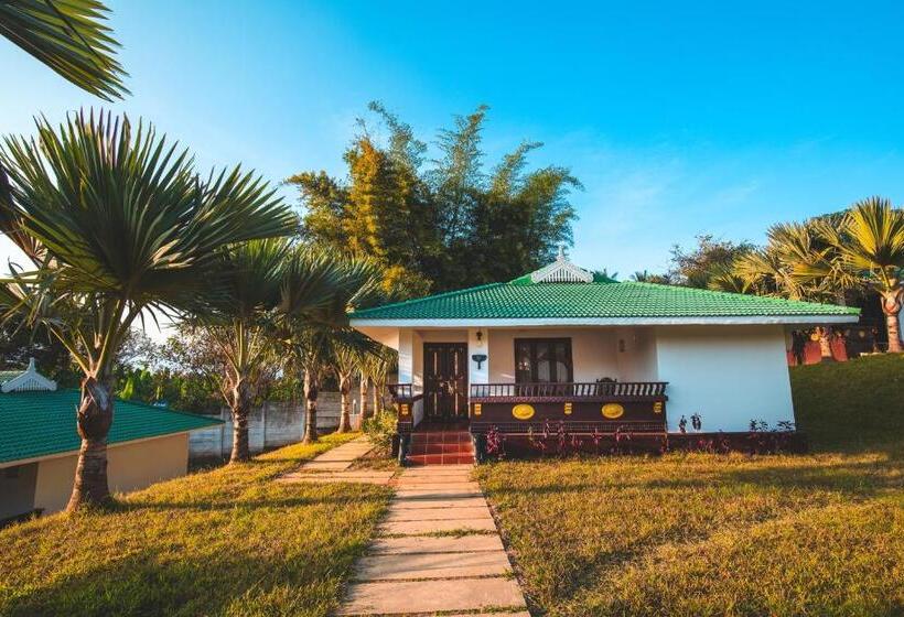 ホテル Tuskers Hill By Poppys Anaikatti