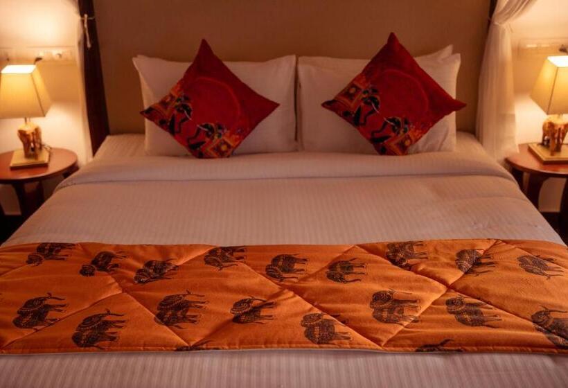 ホテル Tuskers Hill By Poppys Anaikatti