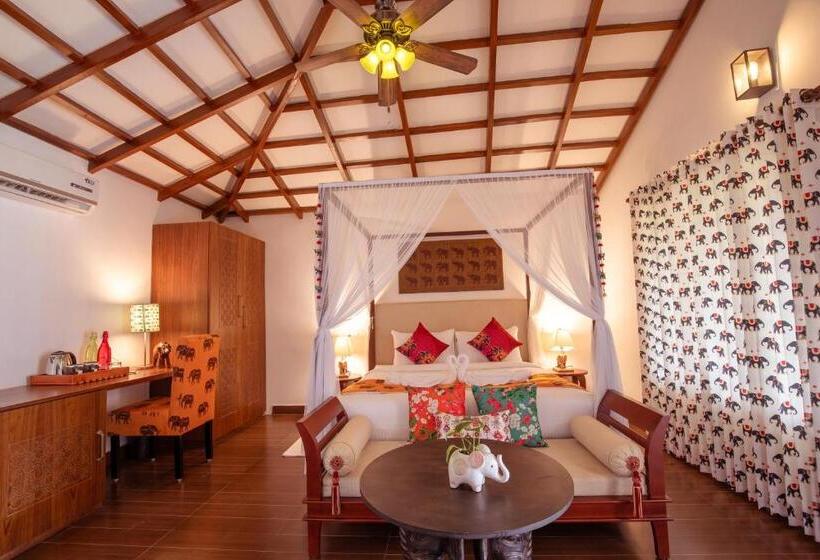 ホテル Tuskers Hill By Poppys Anaikatti