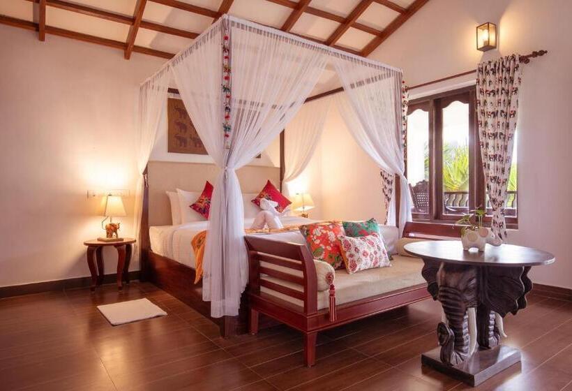 ホテル Tuskers Hill By Poppys Anaikatti