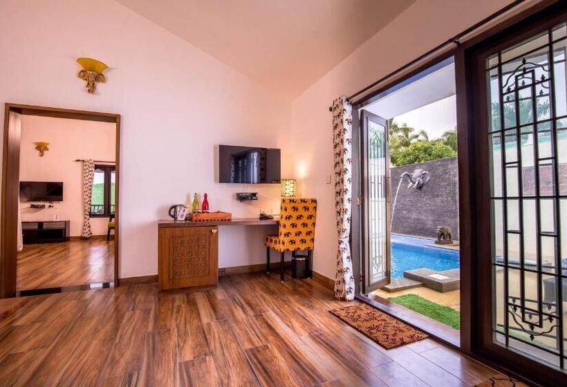 ホテル Tuskers Hill By Poppys Anaikatti