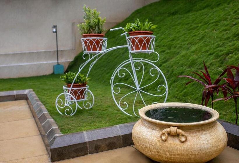 ホテル Tuskers Hill By Poppys Anaikatti