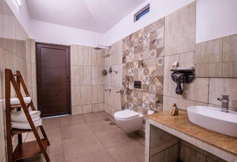 ホテル Tuskers Hill By Poppys Anaikatti