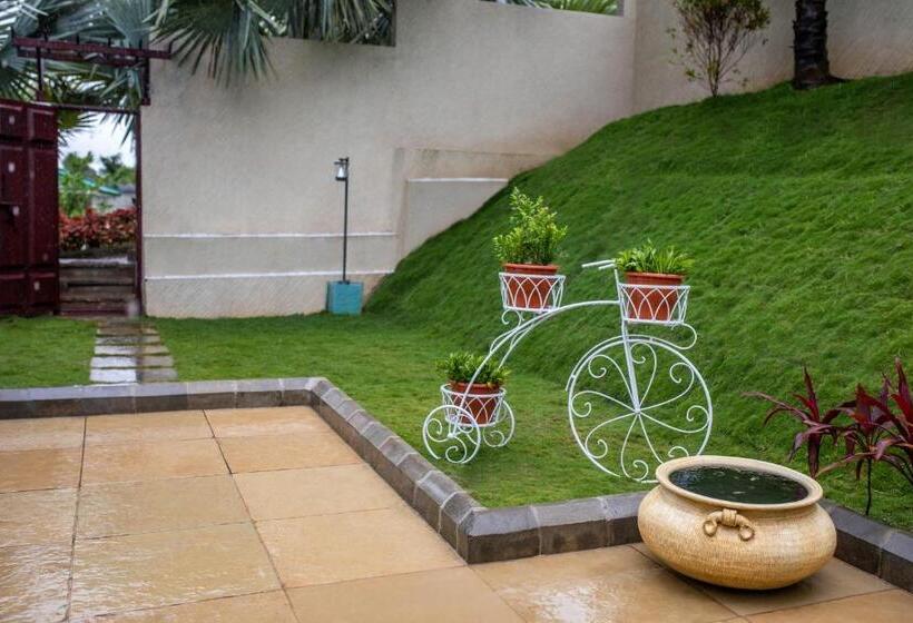 ホテル Tuskers Hill By Poppys Anaikatti