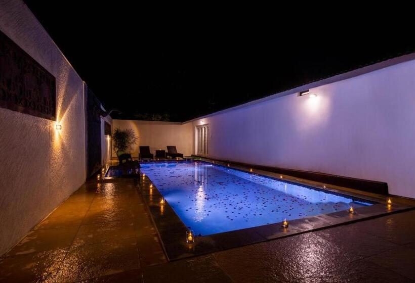 ホテル Tuskers Hill By Poppys Anaikatti