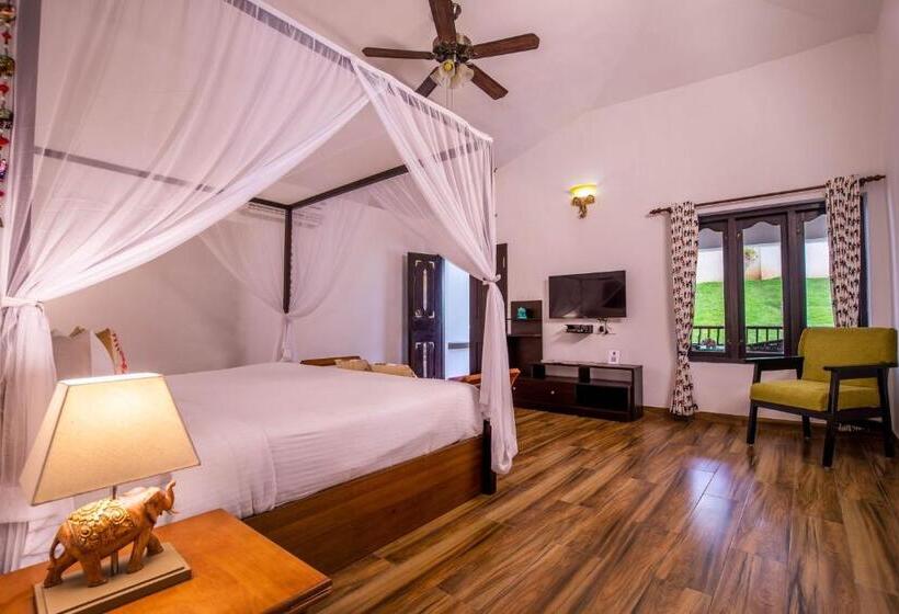 ホテル Tuskers Hill By Poppys Anaikatti