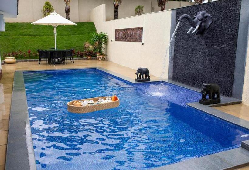 ホテル Tuskers Hill By Poppys Anaikatti