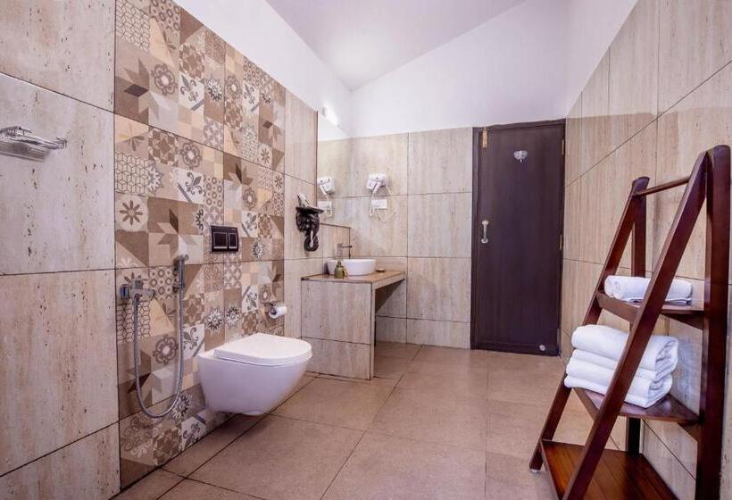 ホテル Tuskers Hill By Poppys Anaikatti