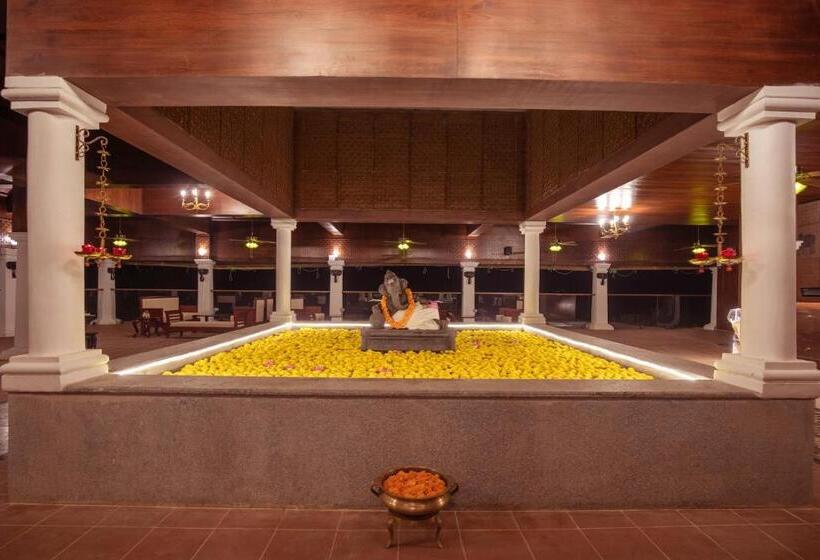 ホテル Tuskers Hill By Poppys Anaikatti