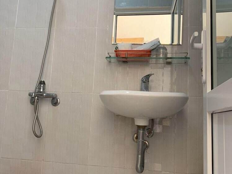 Lee Na Hotel   Hostel