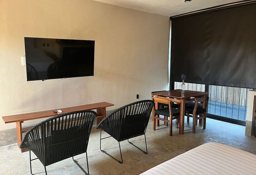 Nuee Hotel & Beach Club