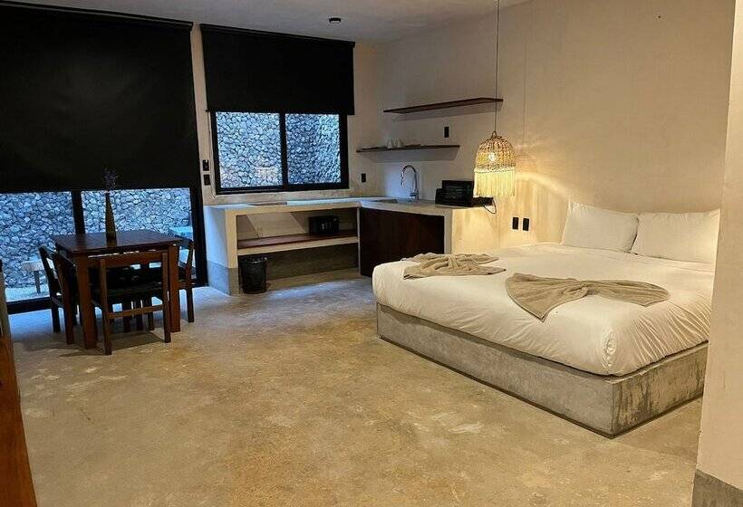 Nuee Hotel & Beach Club