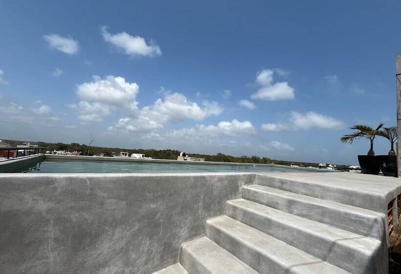 Nuee Hotel & Beach Club