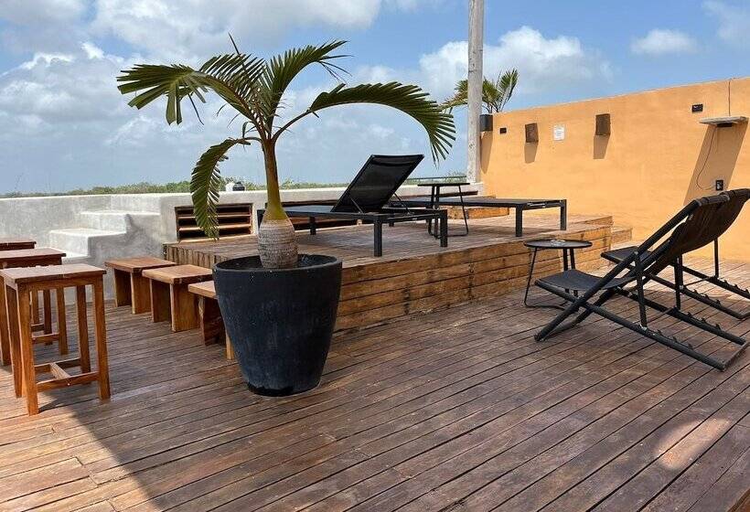 Nuee Hotel & Beach Club