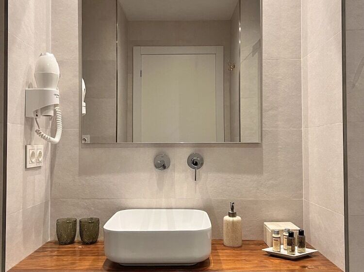 پانسیون Hostal Del Vino La Costera