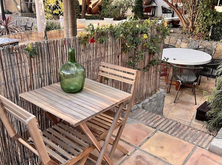 پانسیون Hostal Del Vino La Costera