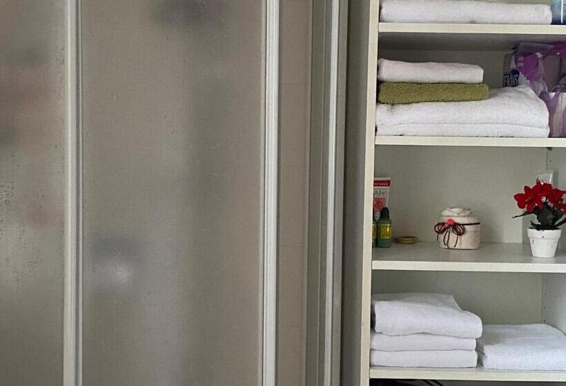 مبيت وإفطار Pool & Garden Villa Lelia