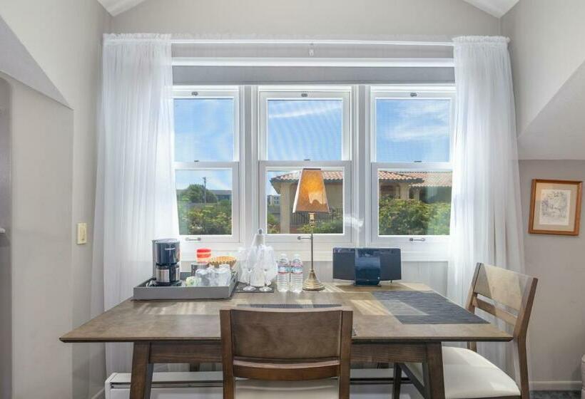 Bed and Breakfast Nantucket Whale Inn, Half Moon Bay