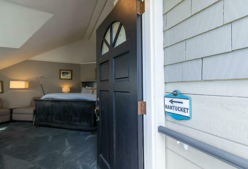 Bed and Breakfast Nantucket Whale Inn, Half Moon Bay