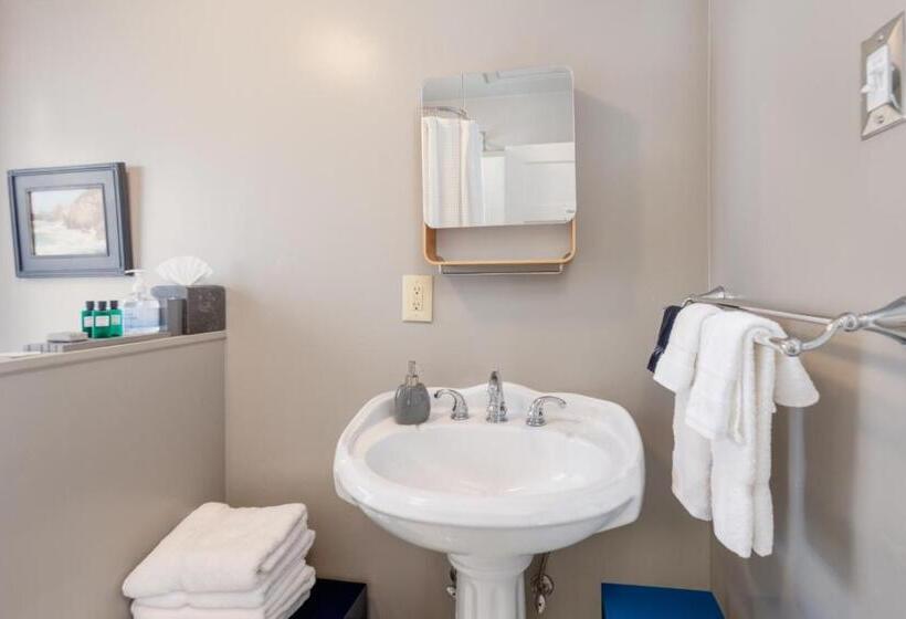 Bed and Breakfast Nantucket Whale Inn, Half Moon Bay