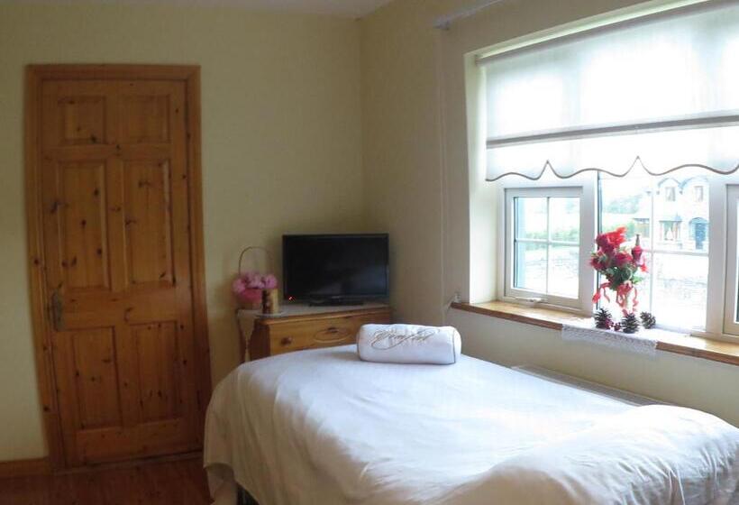 Derghaven B&b, Hostel & Self Catering