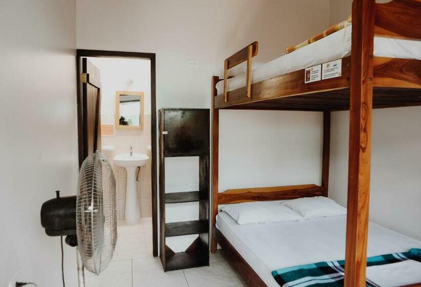 Esperanto Bed & Breakfast Surf Hostel