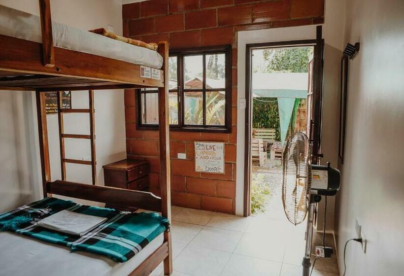 Esperanto Bed & Breakfast Surf Hostel