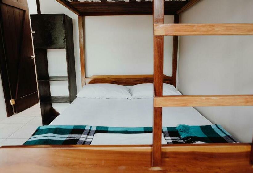 Esperanto Bed & Breakfast Surf Hostel