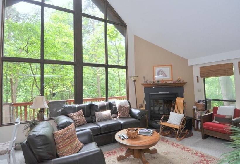 Fox Hollow Cozy Den With A Hot Tub