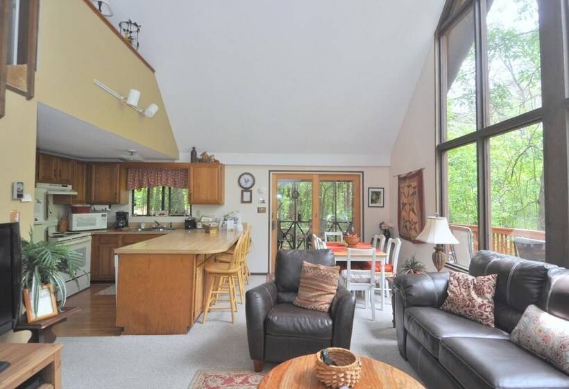 Fox Hollow Cozy Den With A Hot Tub