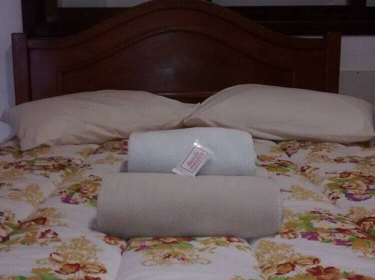 Hostel E Suites Scheckinah