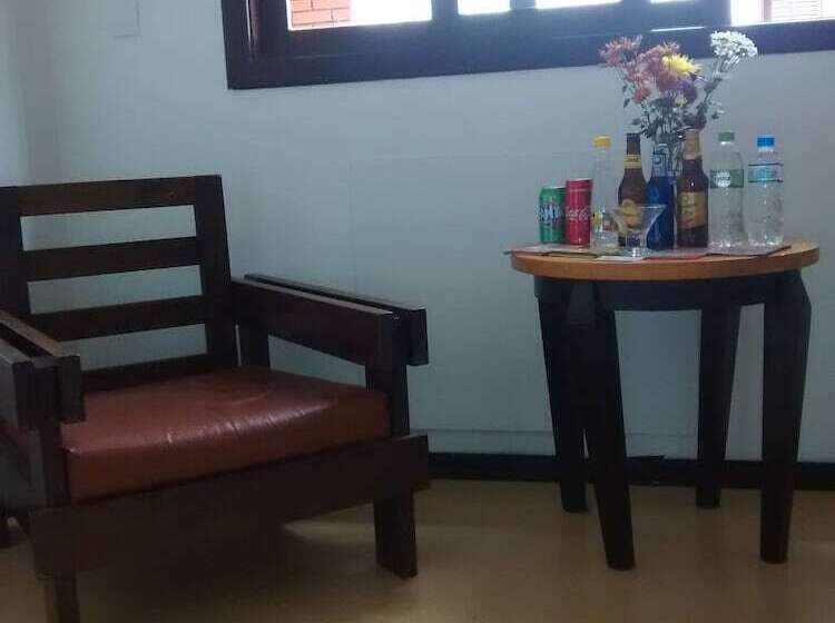 Hostel E Suites Scheckinah